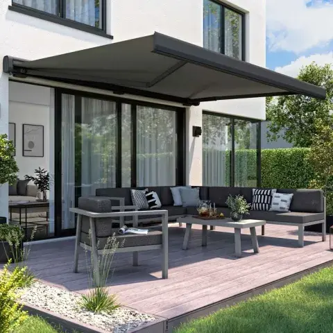 Toldo para patio: los motorizados son prácticos pero más costosos. Toldo para patio: los motorizados son prácticos pero más costosos.