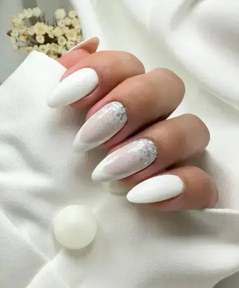 Uñas en color blanco Uñas en color blanco