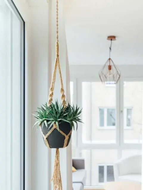 Con este aire boho chic te vamos a contar qué ítem deco podés hacer para que tus plantas luzcan a full. Con este aire boho chic te vamos a contar qué ítem deco podés hacer para que tus plantas luzcan a full.
