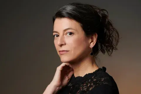 Samanta Schweblin nació en Argentina, creció entre Hurlingham y Bolsón, reside en Berlín actualmente. Samanta Schweblin nació en Argentina, creció entre Hurlingham y Bolsón, reside en Berlín actualmente.