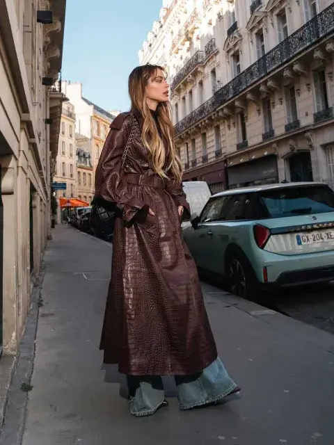 La cantante argentina optó por un estilismo XXL para el París Fashion Week La cantante argentina optó por un estilismo XXL para el París Fashion Week