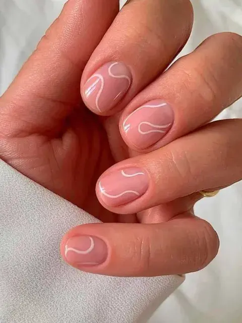 Una propuesta que va entre lo clásico y lo novedoso, como para salir del típico top coat Una propuesta que va entre lo clásico y lo novedoso, como para salir del típico top coat