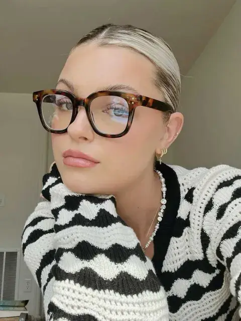 Los lentes llegaron para quedarse en los looks de calle Los lentes llegaron para quedarse en los looks de calle