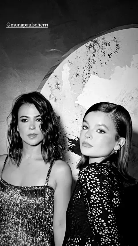 Agustina Cherri y Muna Pauls en el casamiento de Luciano Pereyra.
