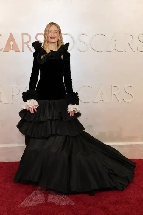 Alba Rohrwacher en la alfombra roja de los Oscars 2025. Alba Rohrwacher en la alfombra roja de los Oscars 2025.
