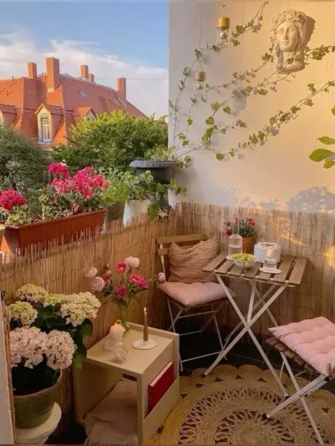 Las plantas con flores siempre son un sí si se trata de decorar espacios pequeños Las plantas con flores siempre son un sí si se trata de decorar espacios pequeños