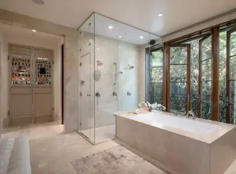 El interior del baño de la casa de Meghan Markle en Netflix El interior del baño de la casa de Meghan Markle en Netflix