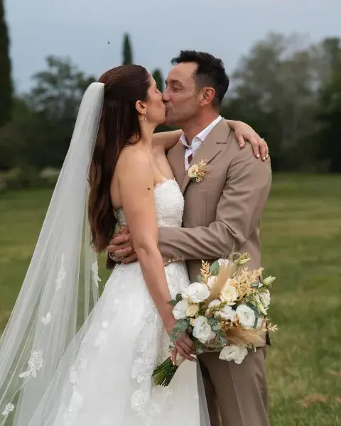 La foto de casamiento del Luciano Pereyra y Julia Rezzuto.