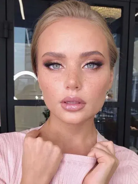 Los colores negro, marrón, gris y borravino también desembarcan en el universo beauty