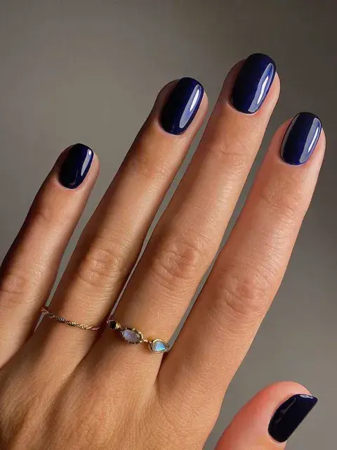 El azul, otro tono que veremos mucho en las tendencias de belleza y que evoca una sensación de frescura sin resultar demasiado llamativo. El azul, otro tono que veremos mucho en las tendencias de belleza y que evoca una sensación de frescura sin resultar demasiado llamativo.
