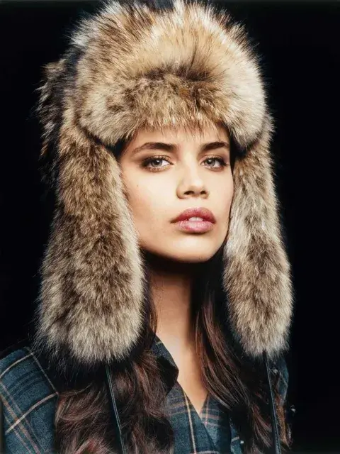 En la actualidad, el Ushanka pisó las pasarelas de las firmas internacionales en las últimas semanas de la moda tanto en Milán como en Nueva York y Londres. En la actualidad, el Ushanka pisó las pasarelas de las firmas internacionales en las últimas semanas de la moda tanto en Milán como en Nueva York y Londres.