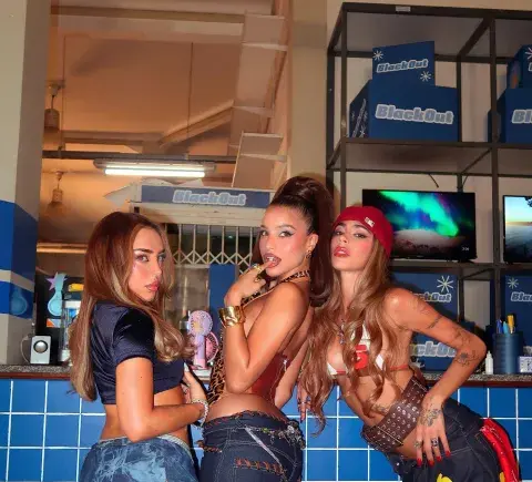 Nicki Nicole, Emilia y Tini juntas estrenando su nueva colaboración Blackout.