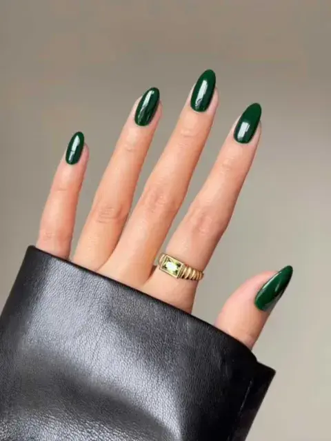 Por último, el verde inglés. Aunque se aleja de los colores pasteles este tono de verde también se posiciona como el protagonista Por último, el verde inglés. Aunque se aleja de los colores pasteles este tono de verde también se posiciona como el protagonista