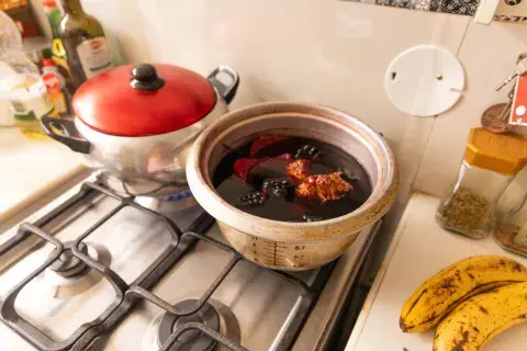 Dejar comida hecha es una de las prácticas de las fiestas de la limpieza Dejar comida hecha es una de las prácticas de las fiestas de la limpieza