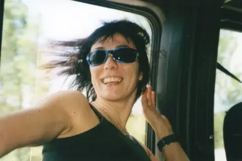 Se viene Perfume, una película documental sobre María Gabriela Epumer Se viene Perfume, una película documental sobre María Gabriela Epumer
