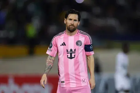 Lionel Messi lleva el pelo más largo y lacio que en otras épocas Lionel Messi lleva el pelo más largo y lacio que en otras épocas
