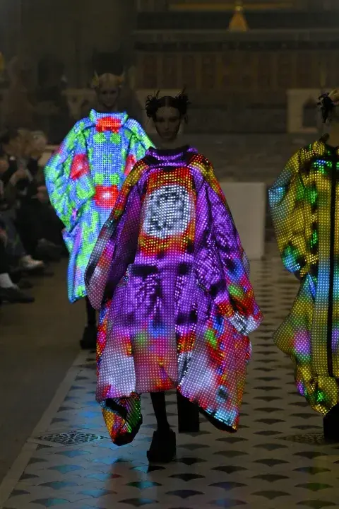 Así es la colección de Kunihiko Morinaga con luces LED