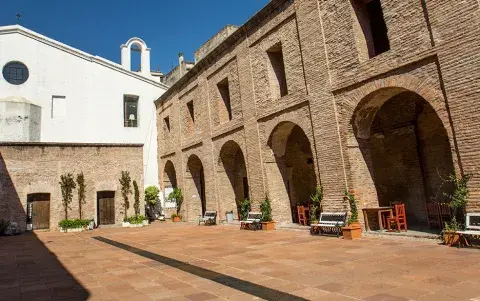 Manzana de las Luces: por debajo corren antiguos túneles construidos en la época colonial.