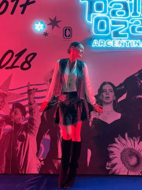 Pampita Ardohain dijo presente en el Lollapalooza 2025 y apostó por un estilismo de dos piezas que anticipa una de las tendencias de la nueva temporadaPampita Ardohain dijo presente en el Lollapalooza 2025 y apostó por un estilismo de dos piezas que anticipa una de las tendencias de la nueva temporada Pampita Ardohain dijo presente en el Lollapalooza 2025 y apostó por un estilismo de dos piezas que anticipa una de las tendencias de la nueva temporadaPampita Ardohain dijo presente en el Lollapalooza 2025 y apostó por un estilismo de dos piezas que anticipa una de las tendencias de la nueva temporada
