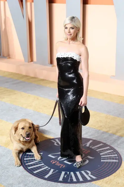 Selma Blair y su compañera Scout en la after party de los Premios Oscar 2025. Selma Blair y su compañera Scout en la after party de los Premios Oscar 2025.