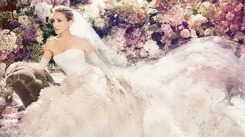 El vestido de novia de Carrie Bradshaw en la película de Sex and the City. El vestido de novia de Carrie Bradshaw en la película de Sex and the City.