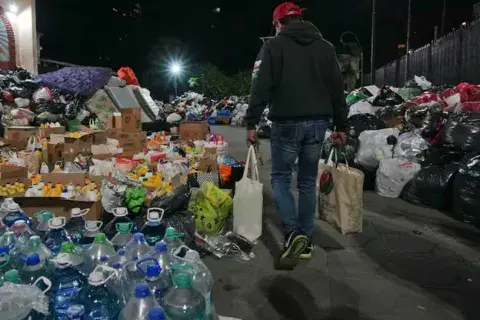 Se activó una importante colecta en distintos puntos de Buenos Aires para colaborar con los damnificados. Se activó una importante colecta en distintos puntos de Buenos Aires para colaborar con los damnificados.