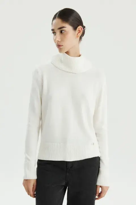 SWEATER CON CUELLO
