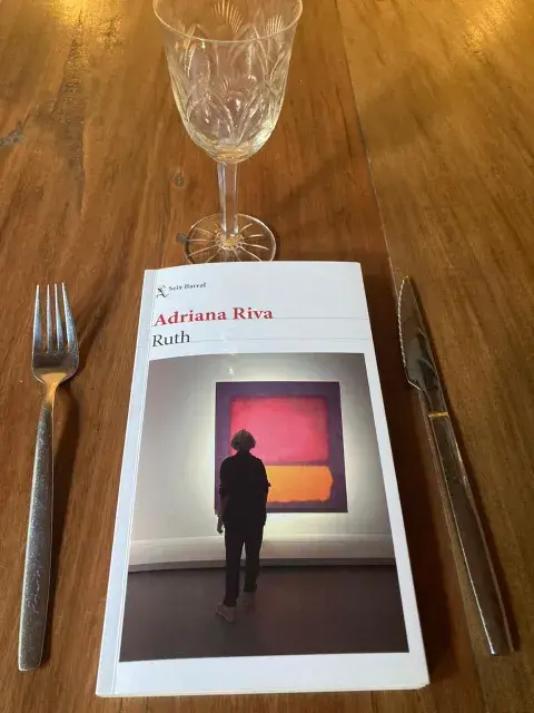 Portada de "Ruth" de Adriana Riva