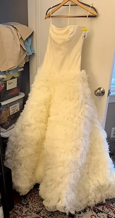 El vestido de novia que usó Sarah Jessica Parker encontrado en una tienda de segunda mano. El vestido de novia que usó Sarah Jessica Parker encontrado en una tienda de segunda mano.