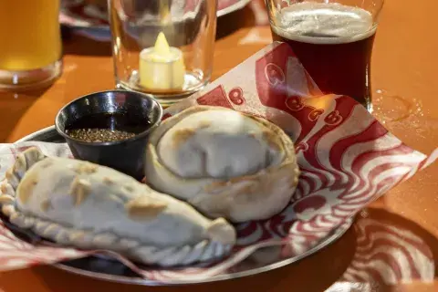 Baba, la cervecería reconocida por su espíritu innovador, ha dado un giro en medio de su trayectoria. Baba, la cervecería reconocida por su espíritu innovador, ha dado un giro en medio de su trayectoria.