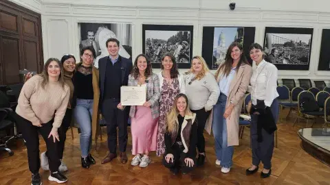 Ale Leguizamón recibiendo la distinción en la Legislatura porteña Ale Leguizamón recibiendo la distinción en la Legislatura porteña