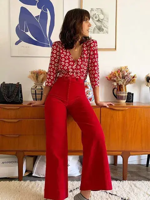 De tiro alto y oxford, uno de los modelos de pantalones que veremos en 2025 De tiro alto y oxford, uno de los modelos de pantalones que veremos en 2025