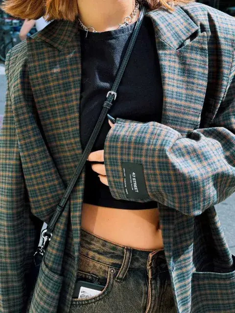 Blazer Xl a cuadrillé, uno de los must de Muna Pauls