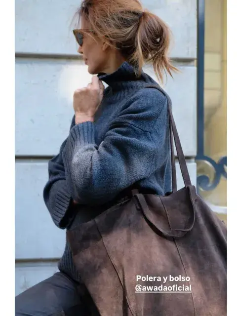 Juliana Awada eligió una tote bag de gamuza Juliana Awada eligió una tote bag de gamuza