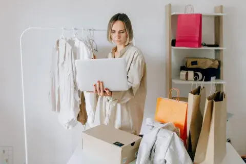 El 79% de los emprendedores argentinos se muestra optimista con respecto al futuro del comercio electrónico en 2025, según un relevamiento realizado por Tiendanube El 79% de los emprendedores argentinos se muestra optimista con respecto al futuro del comercio electrónico en 2025, según un relevamiento realizado por Tiendanube