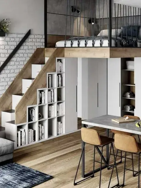 Debajo de la escalera podés hacer un guardatutti o una biblioteca.