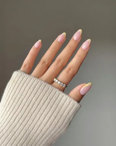 Las francesitas pueden tener un toque original con un diseño. Estas, por ejemplo, tienen moños en los extremos. Las francesitas pueden tener un toque original con un diseño. Estas, por ejemplo, tienen moños en los extremos.