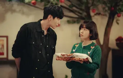 Behind your touch es uno de los K-dramas más divertidos que vas a encontrar. Behind your touch es uno de los K-dramas más divertidos que vas a encontrar.