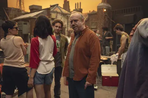 Episodios de la temporada 7 de Black Mirror: Paul Giamatti en Apología. Episodios de la temporada 7 de Black Mirror: Paul Giamatti en Apología.