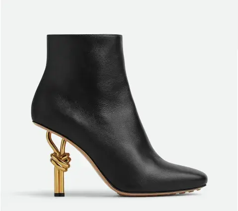 Las botas de Bottega Veneta con las que deslumbró Juliana Awada. Las botas de Bottega Veneta con las que deslumbró Juliana Awada.