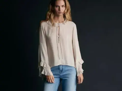 Blusa acordonada (Awada, $160.000) Blusa acordonada (Awada, $160.000)