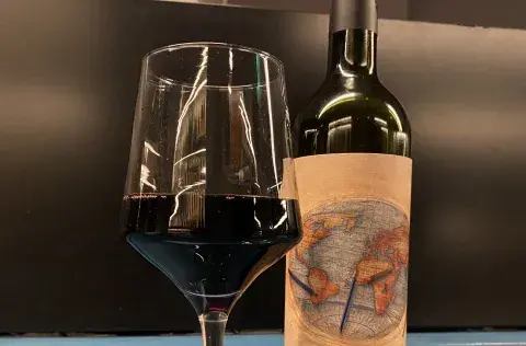 Casa seis, un lugar tranquilo para disfrutar del vino con amigas. Casa seis, un lugar tranquilo para disfrutar del vino con amigas.