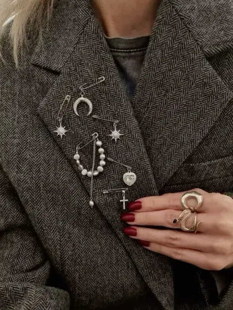 Prendedores en un blazer
