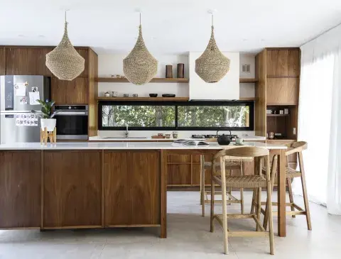 La elección de los materiales también fue clave en este ambiente: mucha madera, fibras naturales y objetos artesanales.