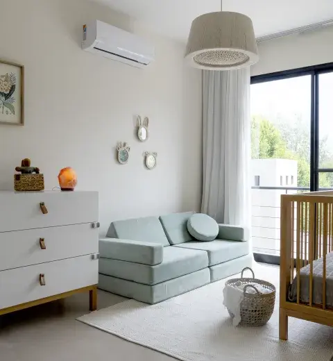 Todo listo para recibir a Luna. “Lo armé con cosas de Río y él está orgulloso de compartirlas con su hermana”. El sillón multifunción se lo prestó una amiga.