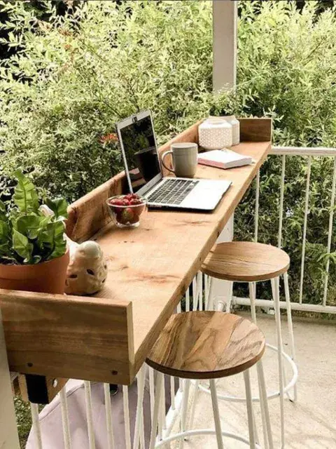 Una barra en el balcón puede ser desde un espacio de trabajo hasta uno de reunión 