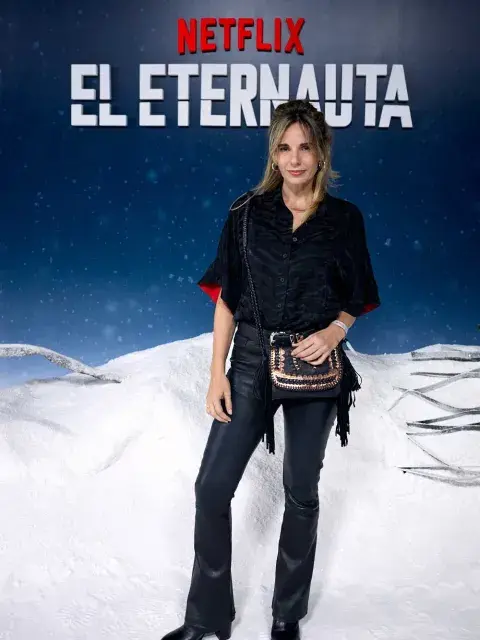 Julieta Cardinbali apostó por un look en color negro