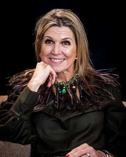 El collar de El Rey León que lució Máxima Zorreguieta. El collar de El Rey León que lució Máxima Zorreguieta.