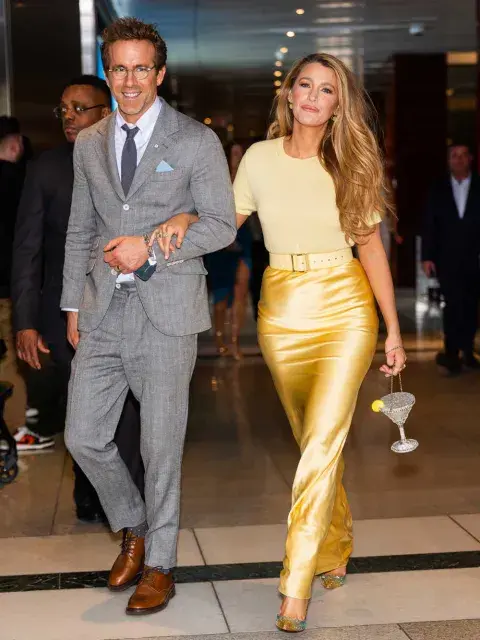 Blake Lively apostó por un total look en amarillo