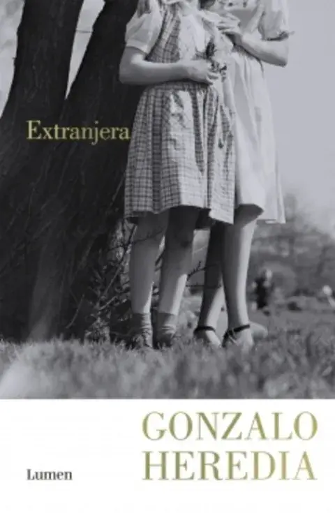 Tapa de "Extranjera" Tapa de "Extranjera"